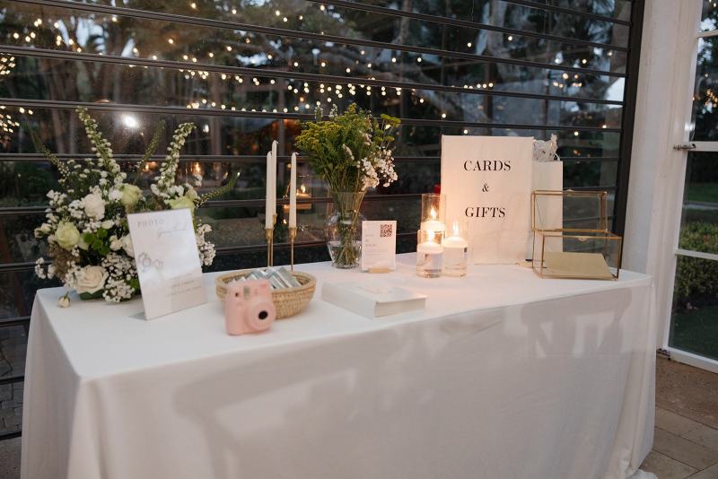 Drinks and cocktails on bar at Cinco Farms Miami reception