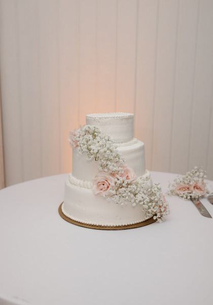 Close-up of wedding cake details at Cinco Farms Miami reception